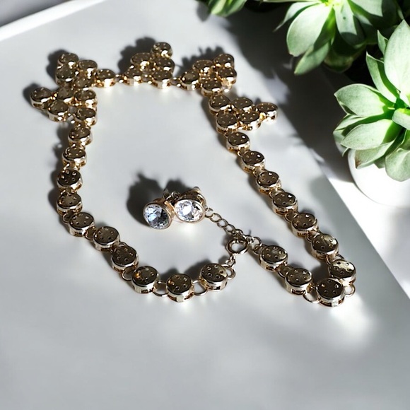 ✨ Crystal Encased Necklace & Stud Earring Set ✨ - Picture 16 of 16